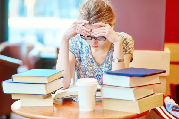 Student studying or preparing for exams — Stock Photo, Image