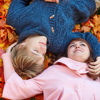 bir sonbahar gününde iki paris içinde kalma