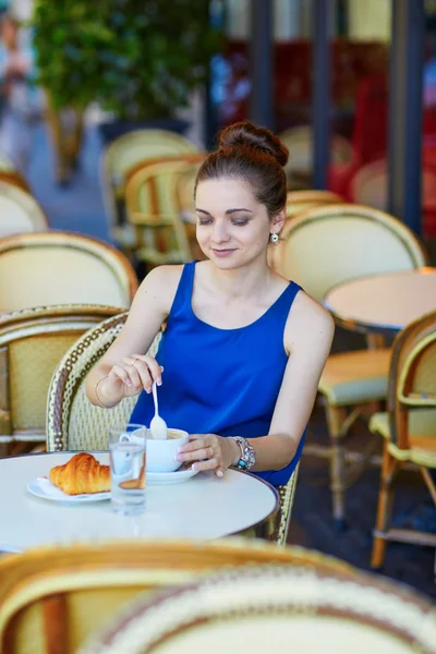 Beautiful young Parisian woman in cafe — Stock Photo, Image