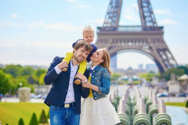 Üç Paris mutlu aile