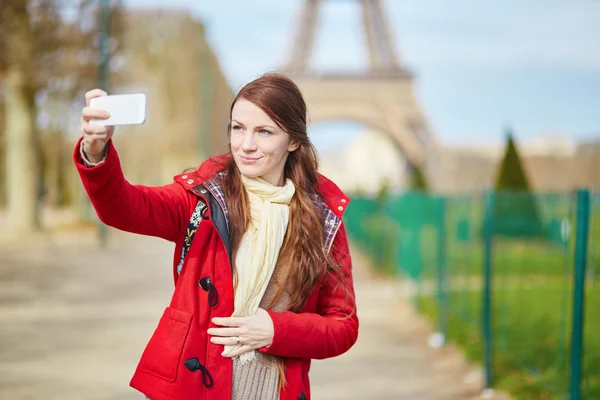 Beautiful young tourist in Paris — Stock Photo, Image