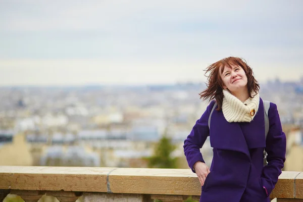 Szép boldog fiatal turista a pari — Stock Fotó