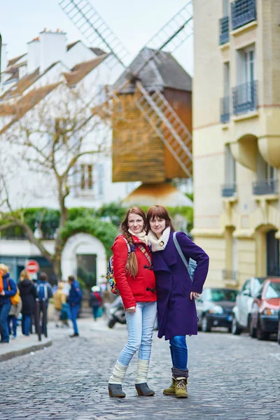 Two beautiful young tourists in Paris Royalty Free Stock Photos