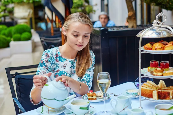 Young woman at the afternoon tea ceremony — Stock Fotó