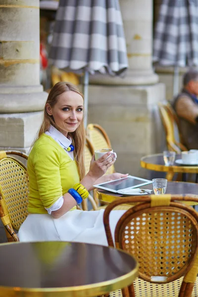 Young romantic girl in Parisian cafe — Stok fotoğraf