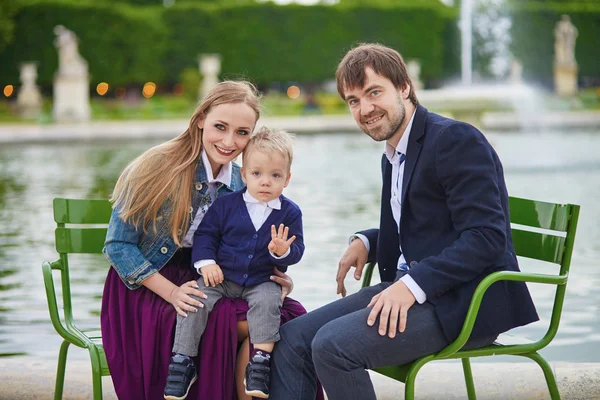 Happy family of three in Paris on a summer day — Stok fotoğraf