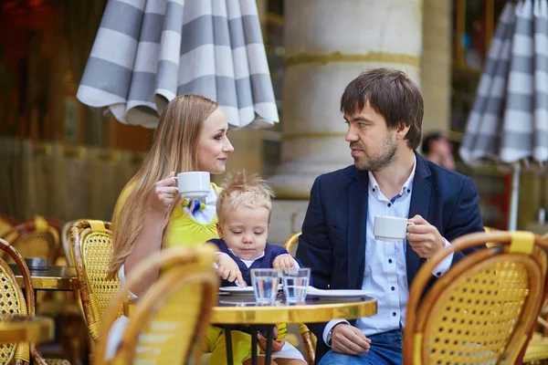 Happy family of three in Parisian cafe — Stock Photo, Image