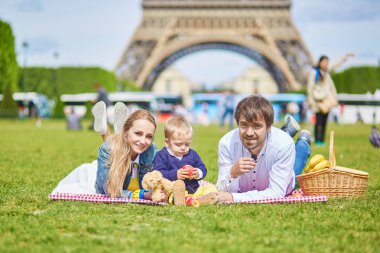 Üç Paris mutlu aile