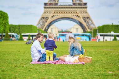 Üç Paris mutlu aile