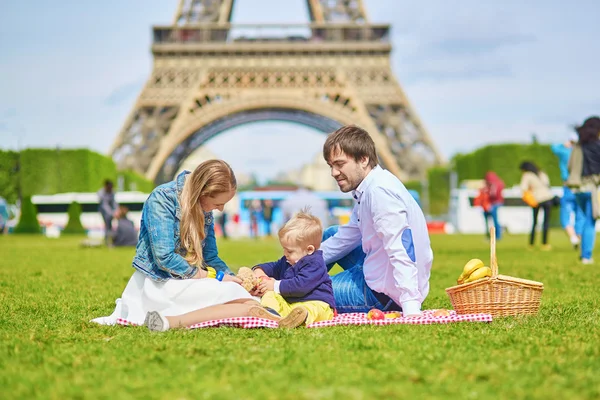 Üç Paris mutlu aile