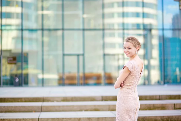 Beautiful young business woman — Stock Photo, Image