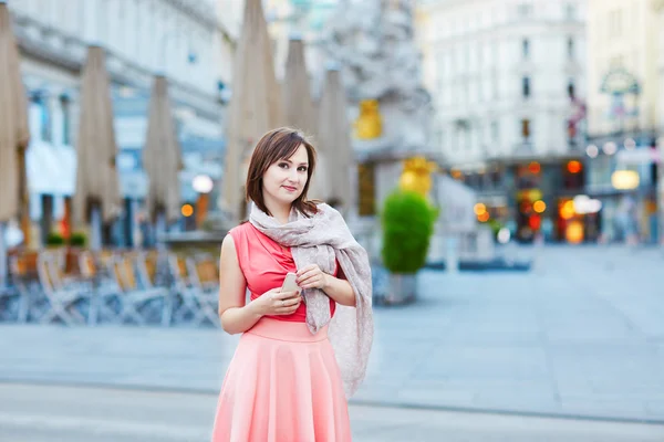 Hermosa joven turista en Viena — Foto de Stock