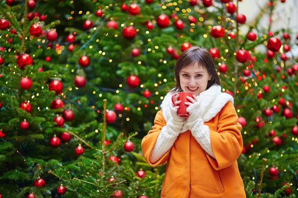 Happy young tourist in Paris on a winter day — Stock Photo, Image