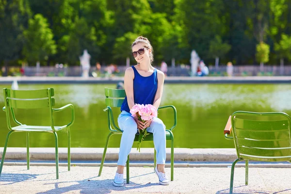 Young woman in Paris on a summer day — Stok fotoğraf