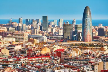 Barcelona'da Agbar Kulesi doğal havadan görünümü