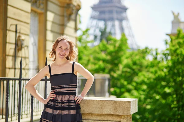 Mulher bonita em Paris — Fotografia de Stock