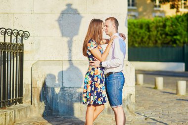 Paris, Fransa'da bir tarih olan genç Romantik Çift