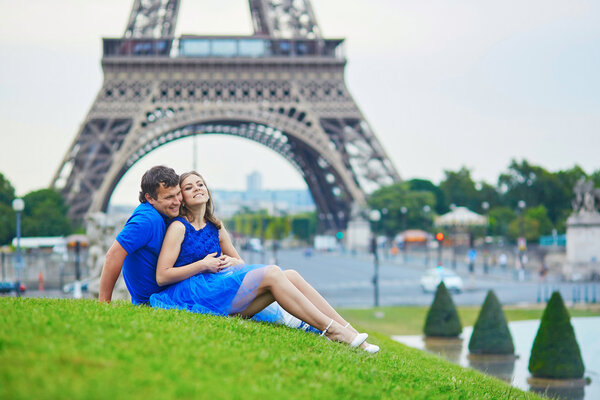 Romantic dating couple in Paris