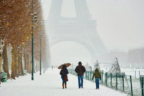 Día nevado raro en París — Foto de Stock