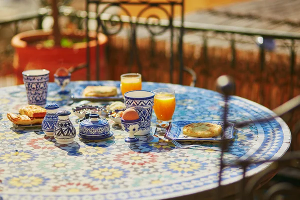 Heerlijk ontbijt in Marokkaanse stijl — Stockfoto