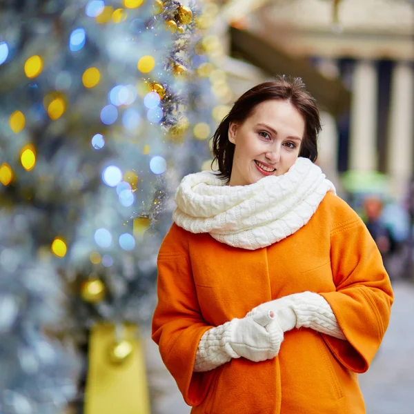 Happy young tourist in Paris on winter day — Stock Photo, Image