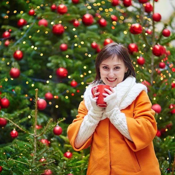 Happy young tourist in Paris on a winter day — Stock Photo, Image