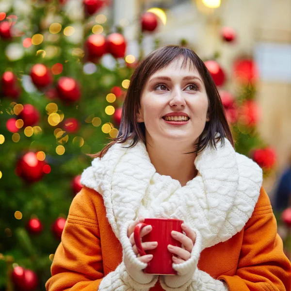 Happy young tourist in Paris on a winter day — Stock Photo, Image