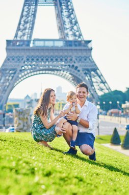 Üç Paris tatillerini zevk mutlu aile
