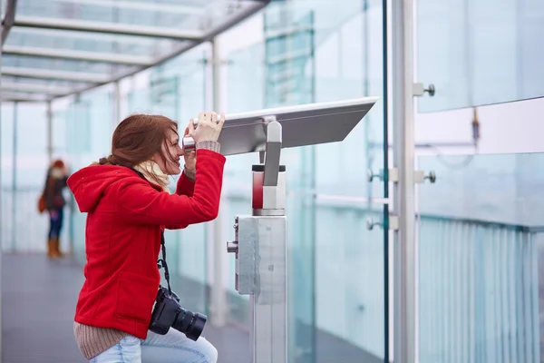 Cheerful young tourist on the Montparnasse tower in Paris — Stock Photo, Image