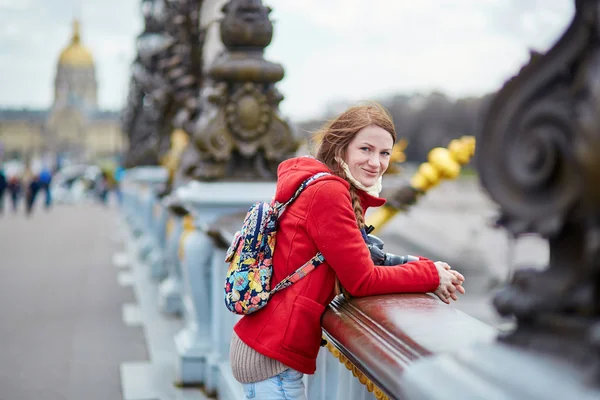 Jovem turista bonita em Paris — Fotografia de Stock