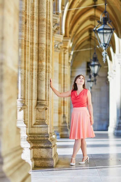 Schöne junge Touristin in Wien — Stockfoto