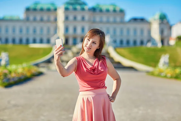 Hermosa joven turista en Viena —  Fotos de Stock