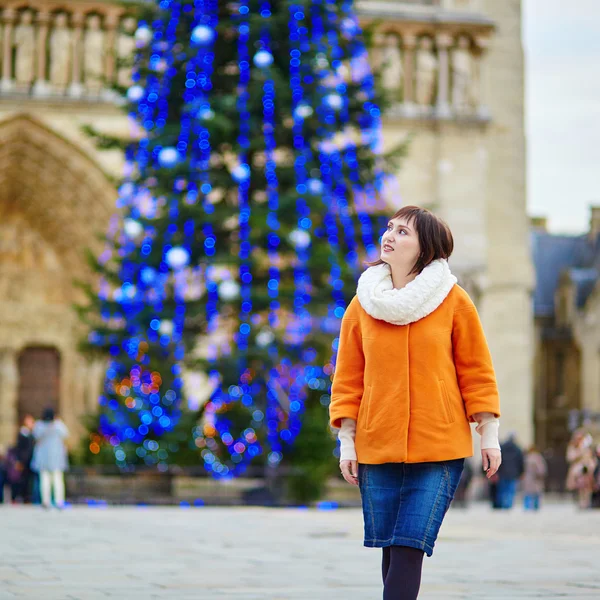 Cheerful young girl in Paris on a winter day — Stock Photo, Image