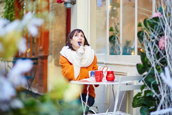 Happy young tourist in Paris on a winter day — Stock Photo, Image