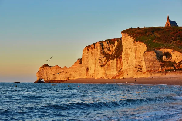 Scenic view of Etretat cliffs at sunset — Stock Photo, Image