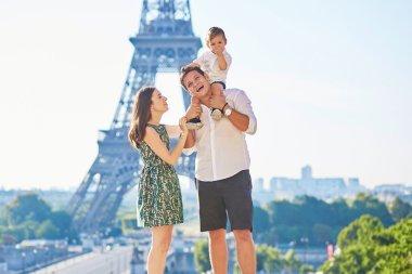 Mutlu aile Paris, Fransa'da kendi tatil keyfi