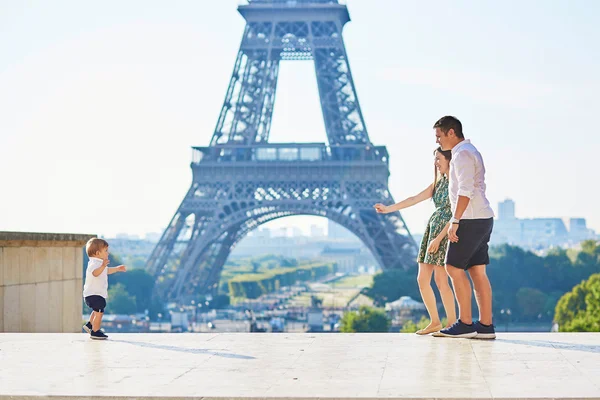 Adorable little boy making his first steps — Stock Photo, Image