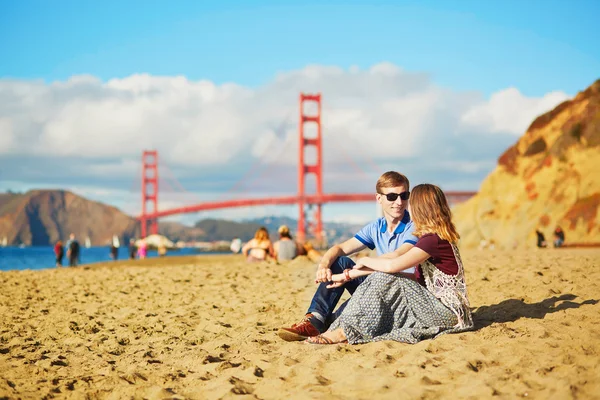 Romantiska älskande par att ha ett datum i San Francisco, Kalifornien, Usa — Stockfoto