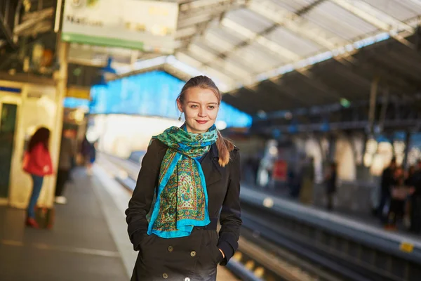 Beautiful young woman waiting for a train — Stock Photo, Image