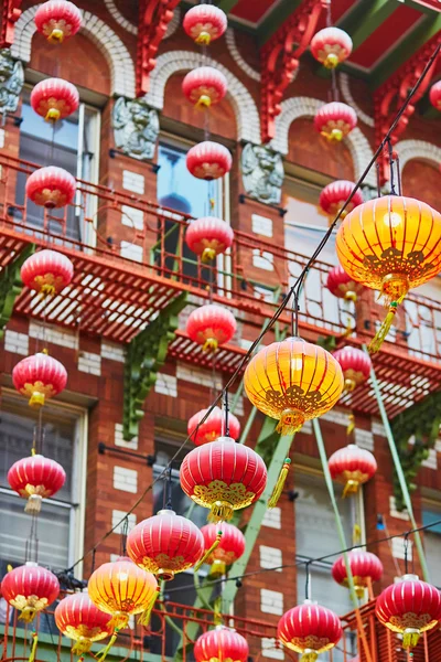 Lanternas chinesas vermelhas em Chinatown de San Francisco — Fotografia de Stock