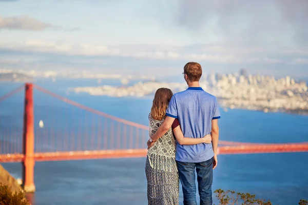 Ungt par i San Francisco, Kalifornien, Usa — Stockfoto