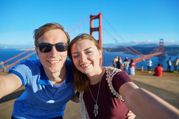 Jovens casais em San Francisco, Califórnia, EUA — Fotografia de Stock