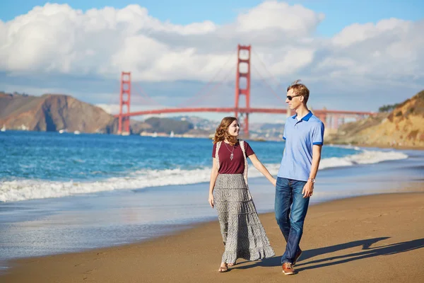 Parejas jóvenes en San Francisco, California, Estados Unidos — Foto de Stock