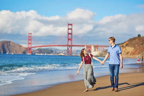 年轻的夫妇在 San Francisco，加利福尼亚州，美国 — 图库照片