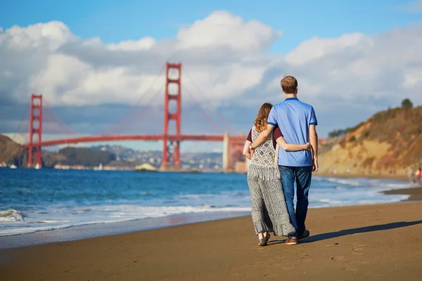 年轻的夫妇在 San Francisco，加利福尼亚州，美国 — 图库照片