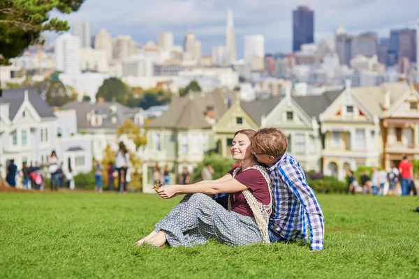 Молода пара в San Francisco, Каліфорнія, США — стокове фото