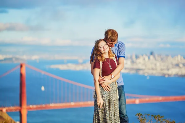 Romantica coppia amorevole avendo un appuntamento a San Francisco — Foto Stock