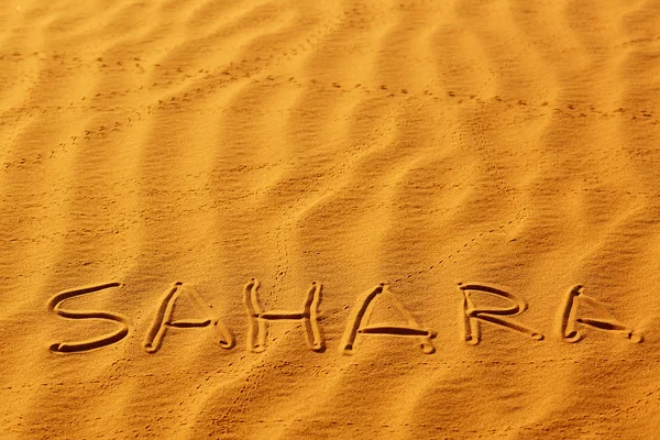 在沙滩上写的字撒哈拉 — 图库照片
