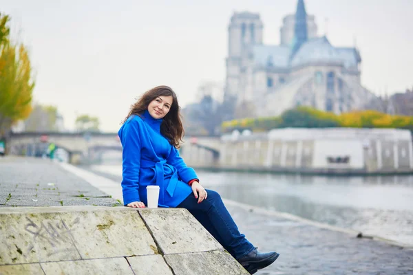Bella giovane turista a Parigi — Foto Stock