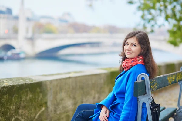 Bella giovane turista a Parigi — Foto Stock